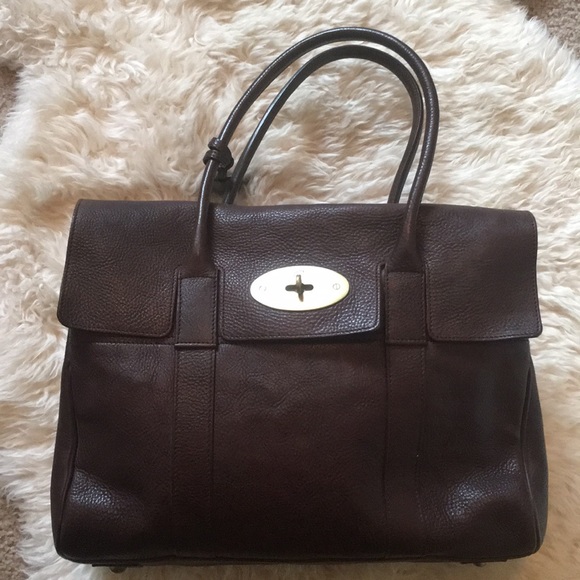 Mulberry Handbags - Mulberry heritage Bays water bag. Chocolate brown. Gold hardware. Classic